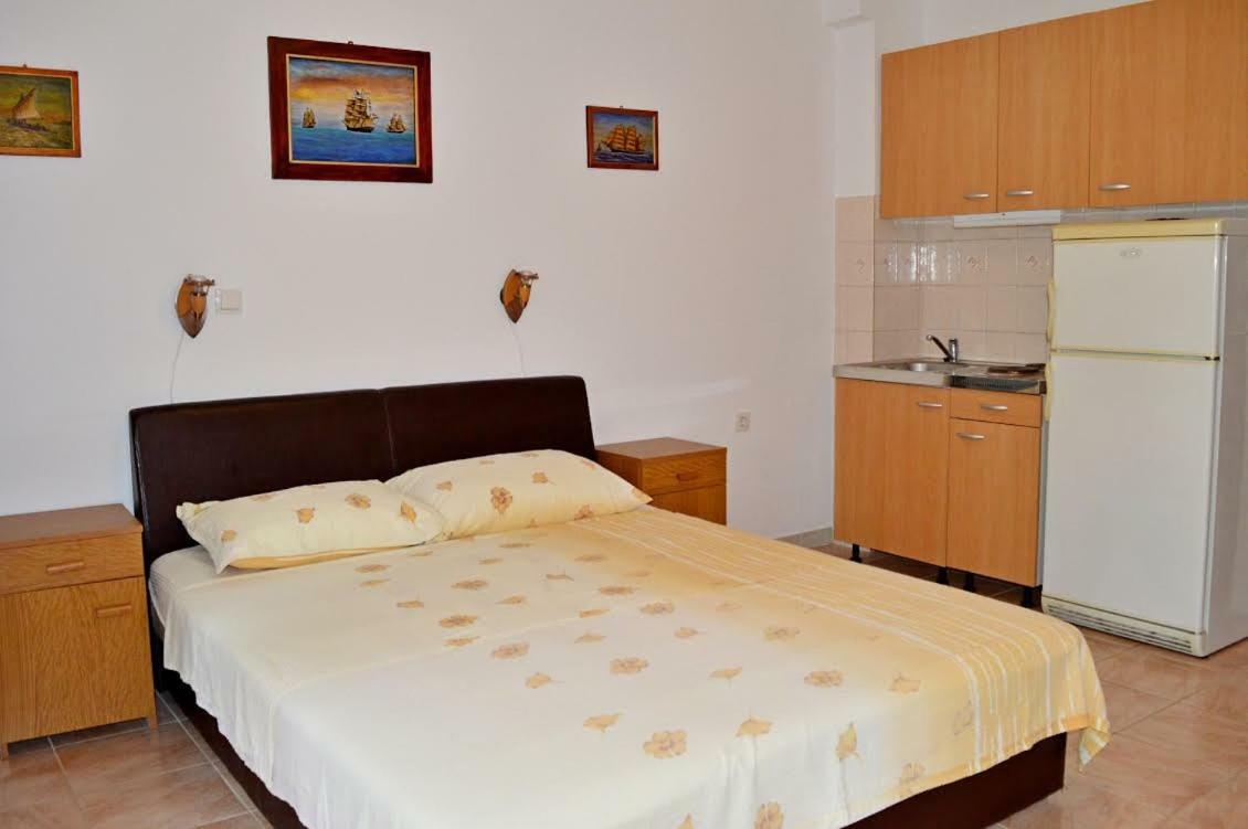 Apartmani Peko Pag Town Exterior foto